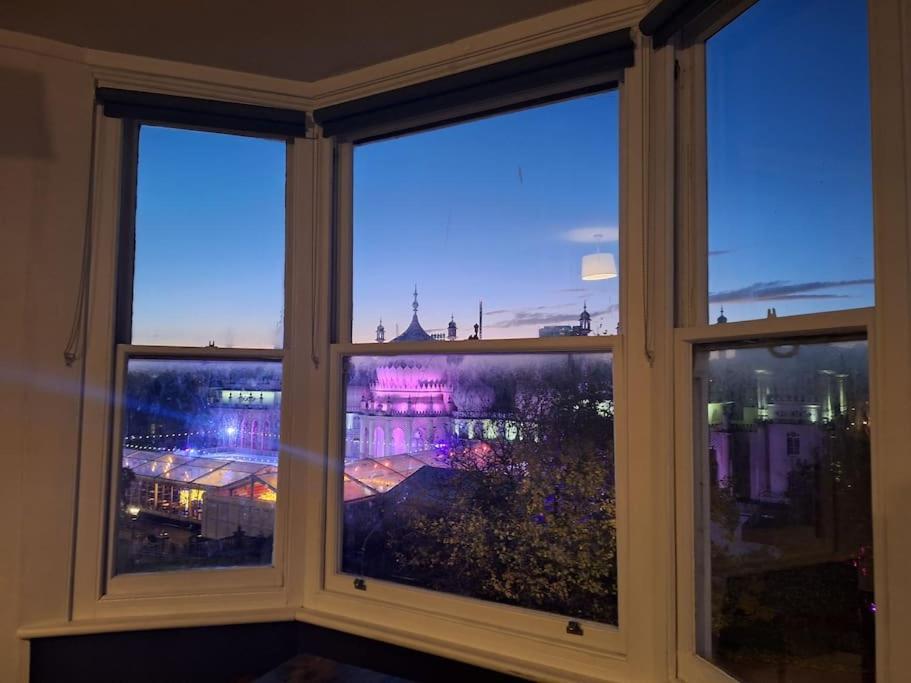 Large Apartment, Free Parking, Sleeps 10, For Contractors, Families Overlooking Royal Pavilion Apartment *