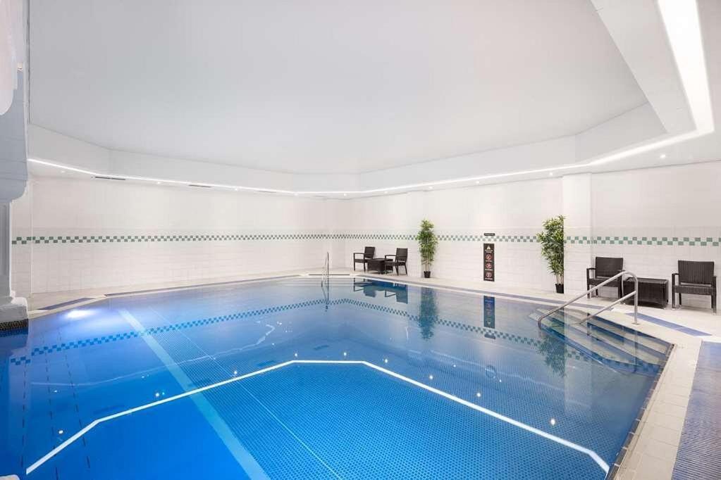 Penthouse Paradise: Beachfront Luxury With & Rooftop Views *