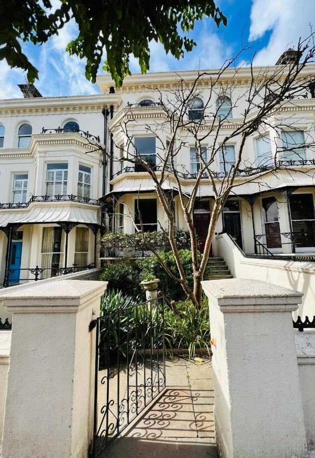 Pretty Studio, 2 Minutes To Beach! Self-contained. Apartment
