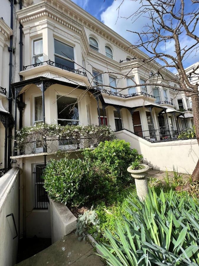 Pretty Studio, 2 Minutes To Beach! Self-contained. *