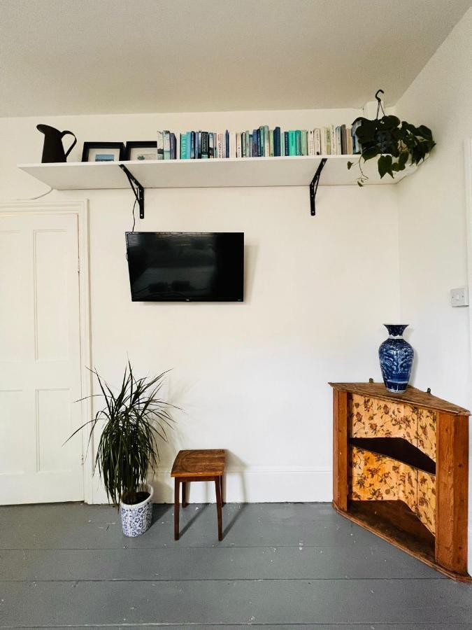 Pretty Studio, 2 Minutes To Beach! Self-contained. * Brighton