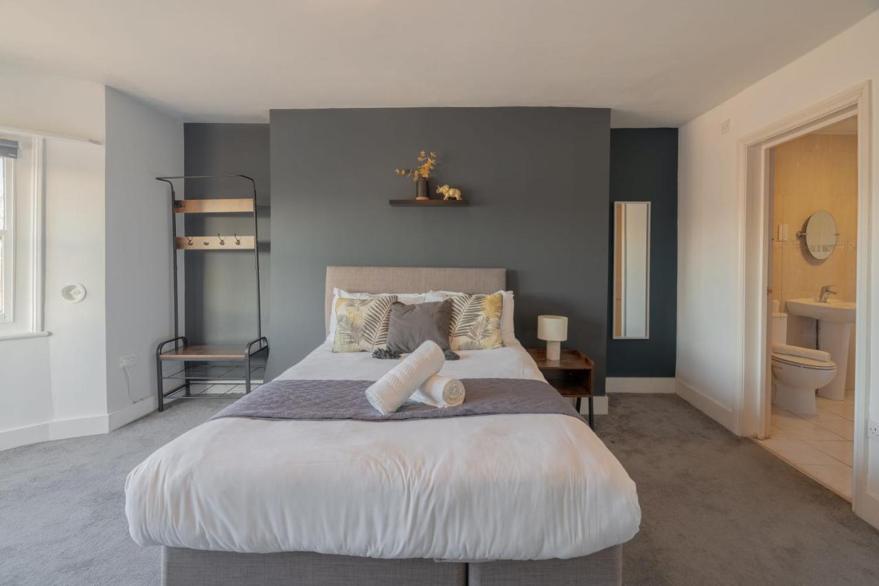 Large Apartment, Free Parking, Sleeps 10, For Contractors, Families Overlooking Royal Pavilion *