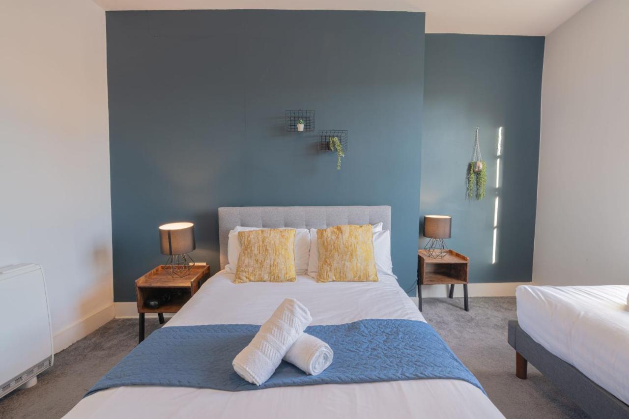 Large Apartment, Free Parking, Sleeps 10, For Contractors, Families Overlooking Royal Pavilion Apartment