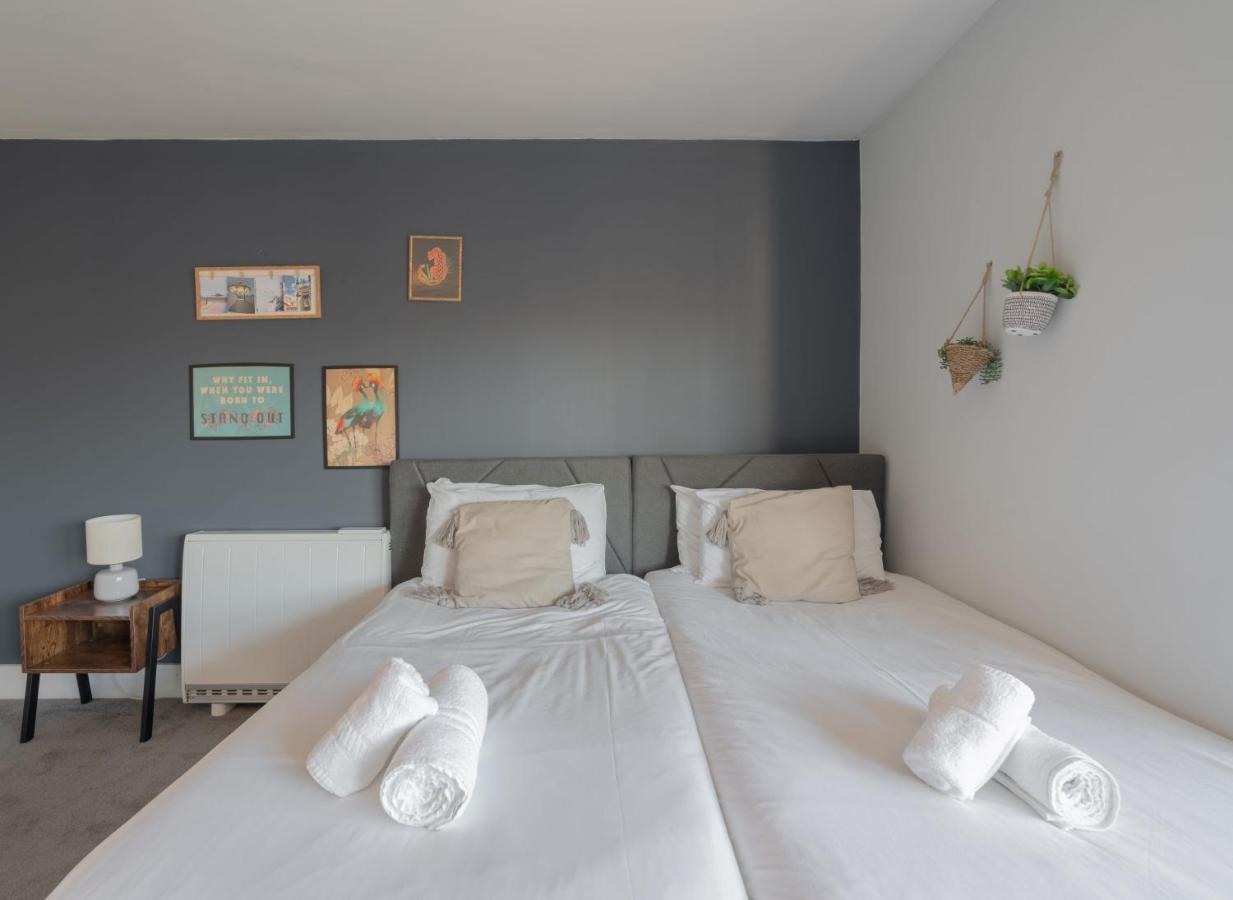 Large Apartment, Free Parking, Sleeps 10, For Contractors, Families Overlooking Royal Pavilion *