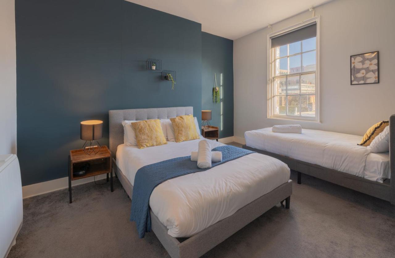 Large Apartment, Free Parking, Sleeps 10, For Contractors, Families Overlooking Royal Pavilion Brighton