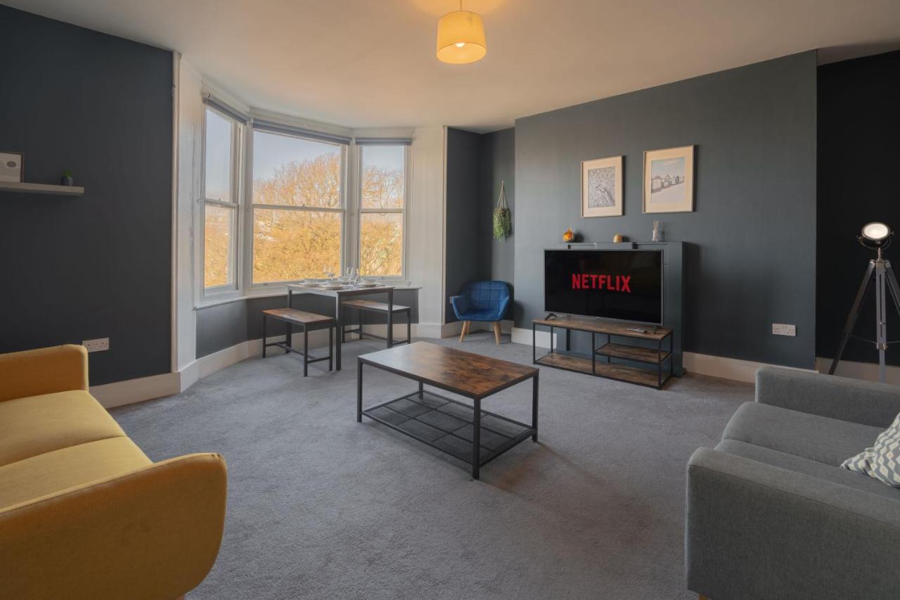 Large Apartment, Free Parking, Sleeps 10, For Contractors, Families Overlooking Royal Pavilion Apartment