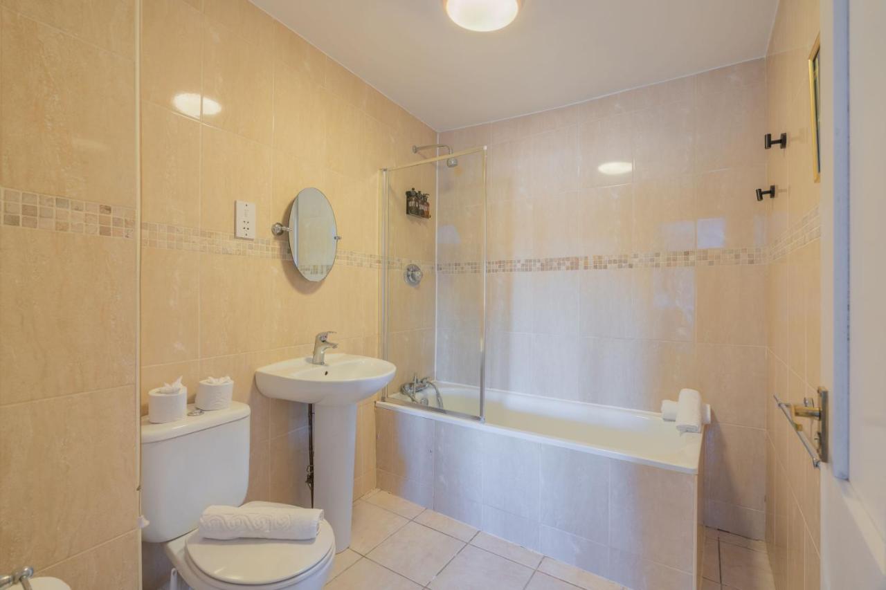Large Apartment, Free Parking, Sleeps 10, For Contractors, Families Overlooking Royal Pavilion