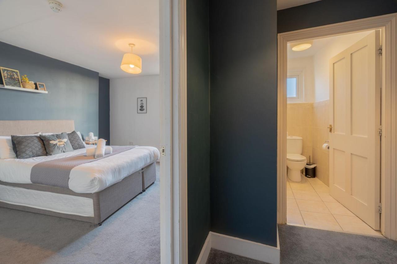 Large Apartment, Free Parking, Sleeps 10, For Contractors, Families Overlooking Royal Pavilion Apartment
