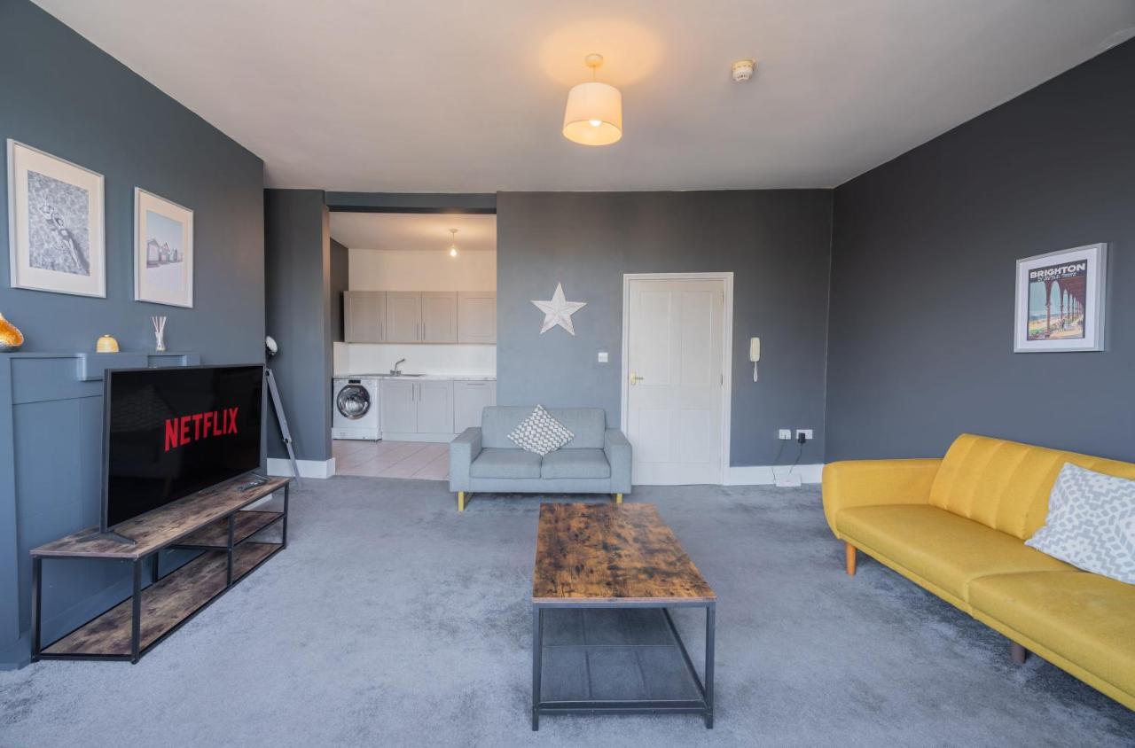 Apartment Large Apartment, Free Parking, Sleeps 10, For Contractors, Families Overlooking Royal Pavilion Brighton