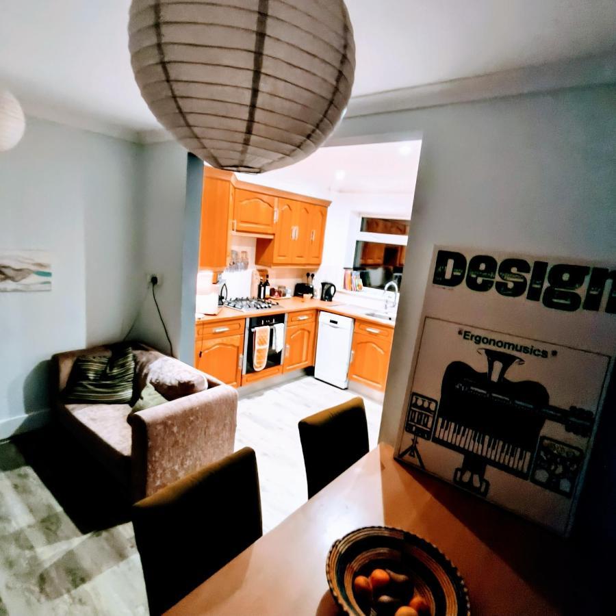 Private Entire House - 3 Bedrooms Garden Parking Holiday home Brighton