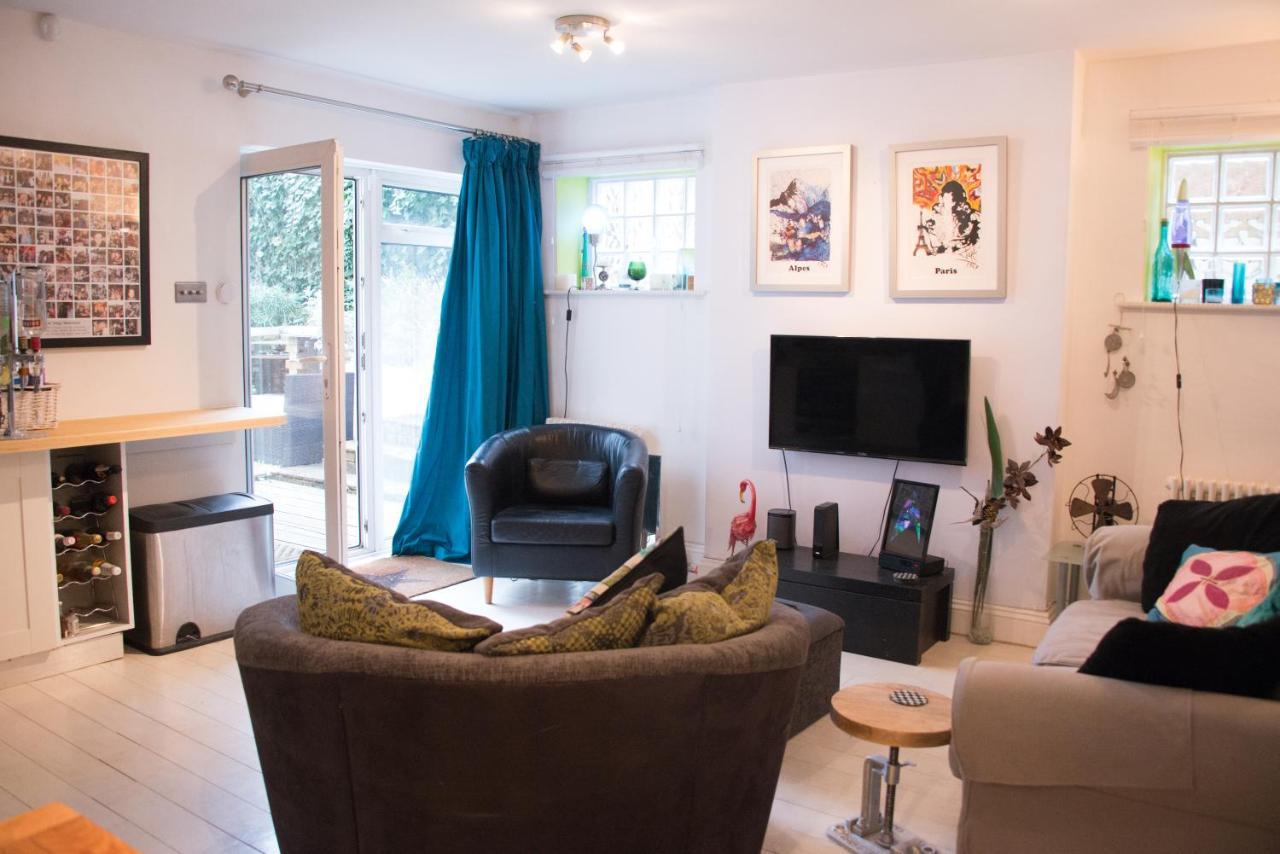 Cute & Cosy 1 Double Bedroom Garden Flat Apartment