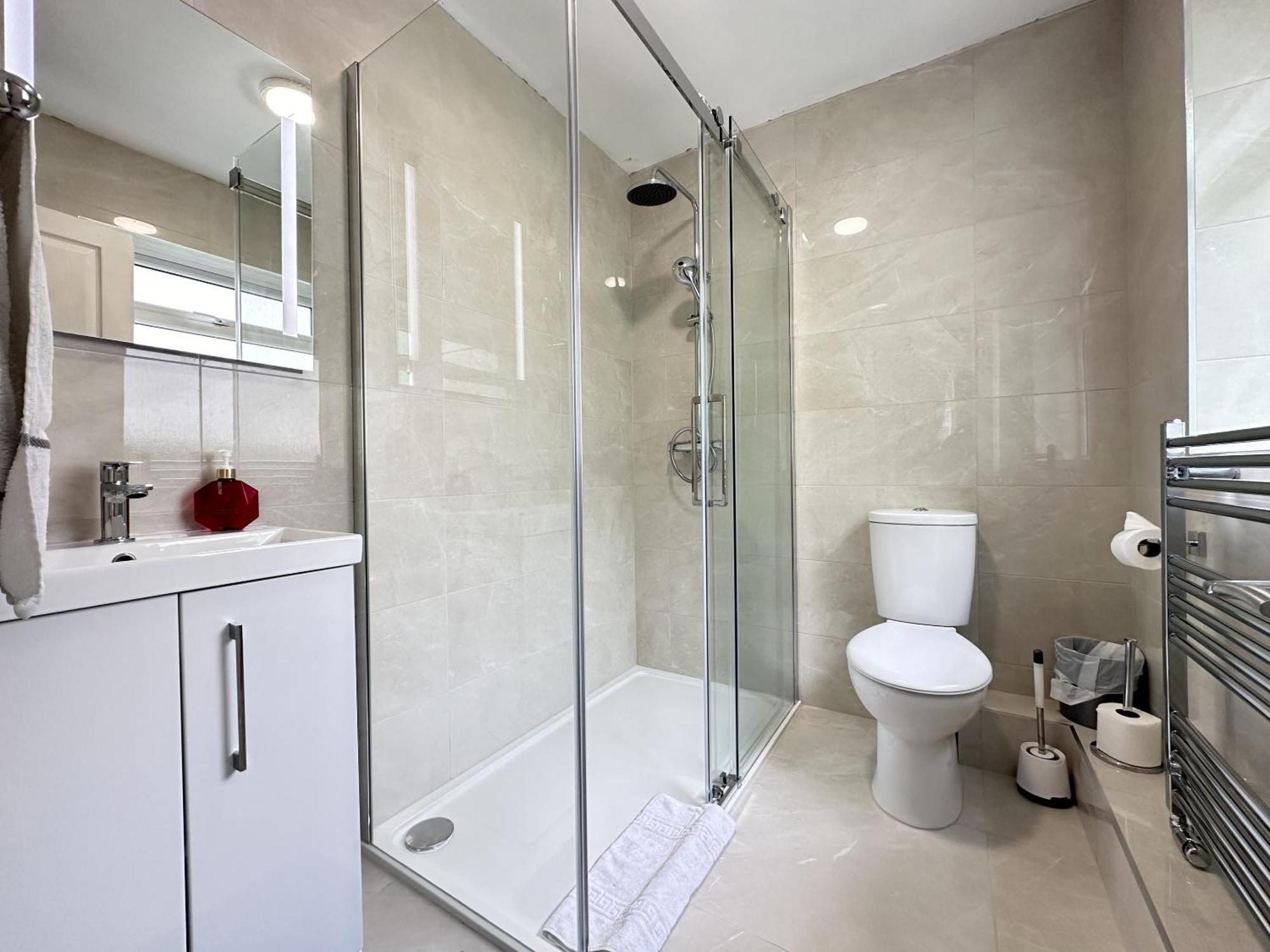 Apartment Best Location,4-Br House,Churchill Square Car Park & Sea-2 Min, Brighton Conference Centre 3 Min, Shops, Restaurants, I-360, Pier - Walking Distance Brighton