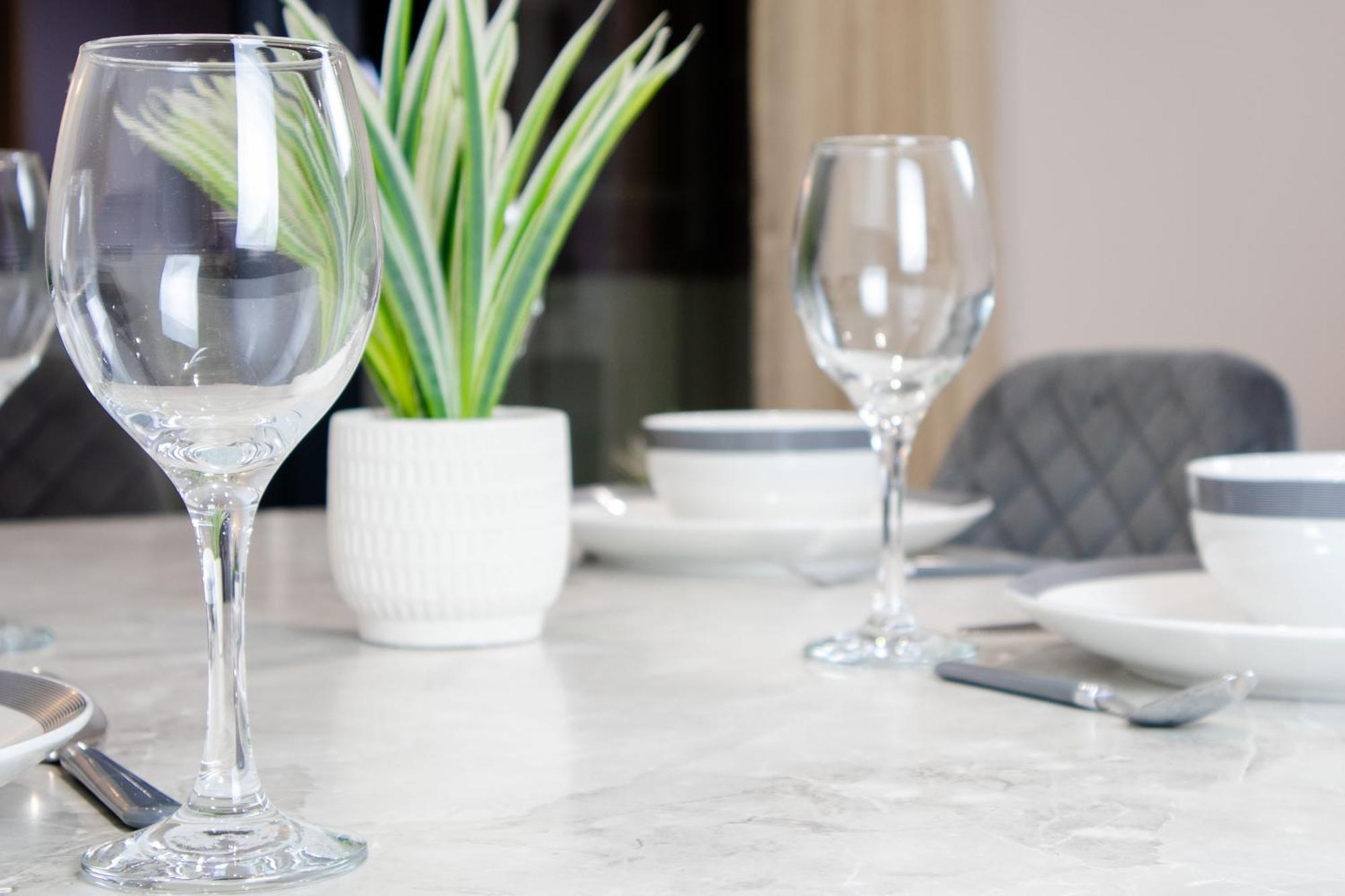 Apartment 2 Bed 2 Bath Near College, Beach, Hospital - Long Offers Brighton