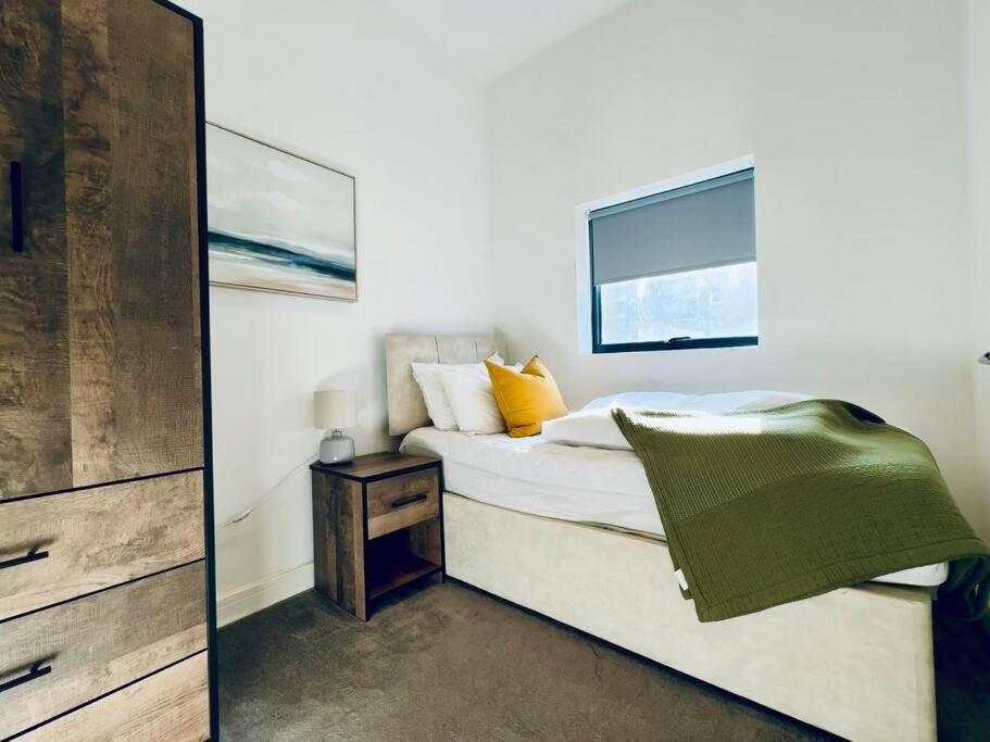 Amazing 2 Bedrooms I Station I Sleep 6 * Brighton