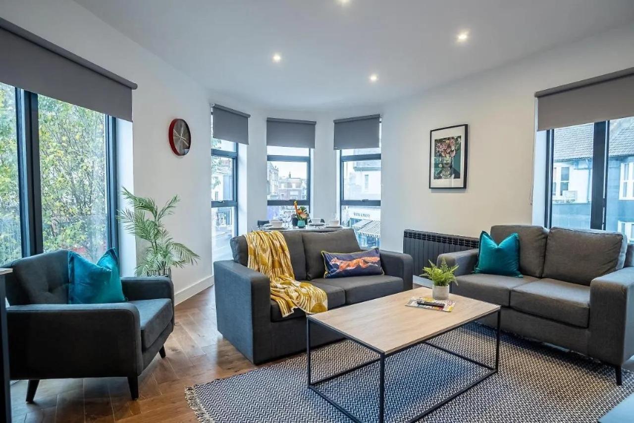 Beautiful 2 Bedroom Flat Next To Station I Sleep 6 I Rhttt Apartment *