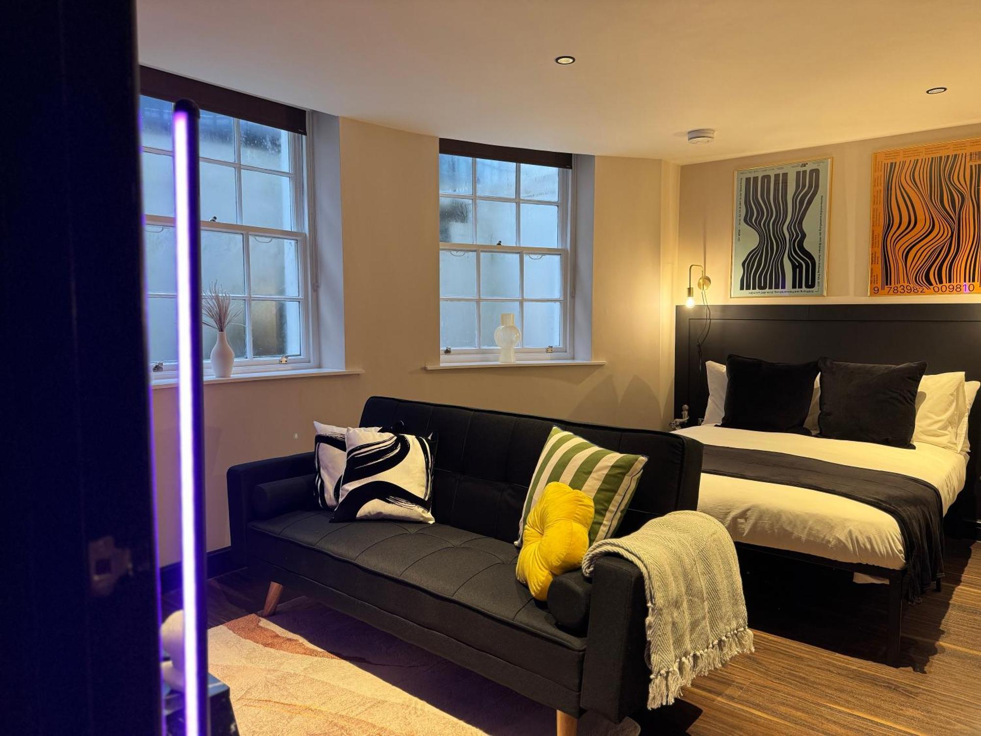 Luxury Studio Flat - Bn1 - Sleeps 4 Apartment