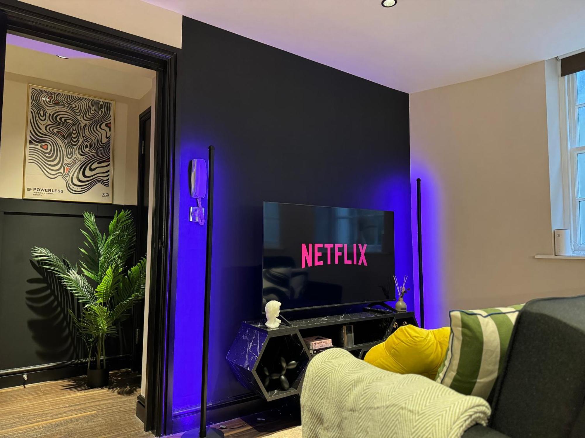 Luxury Studio Flat - Bn1 - Sleeps 4 *
