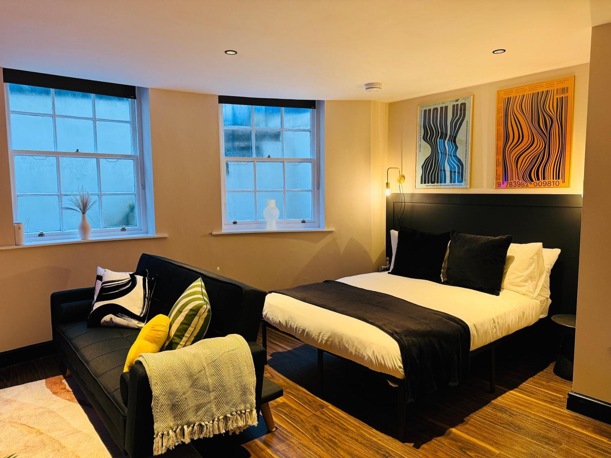 Luxury Studio Flat - Bn1 - Sleeps 4 Apartment *