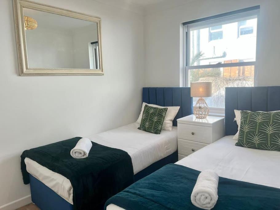Apartment Flash Sale 2 Bedroom Flat Bn35ivy *