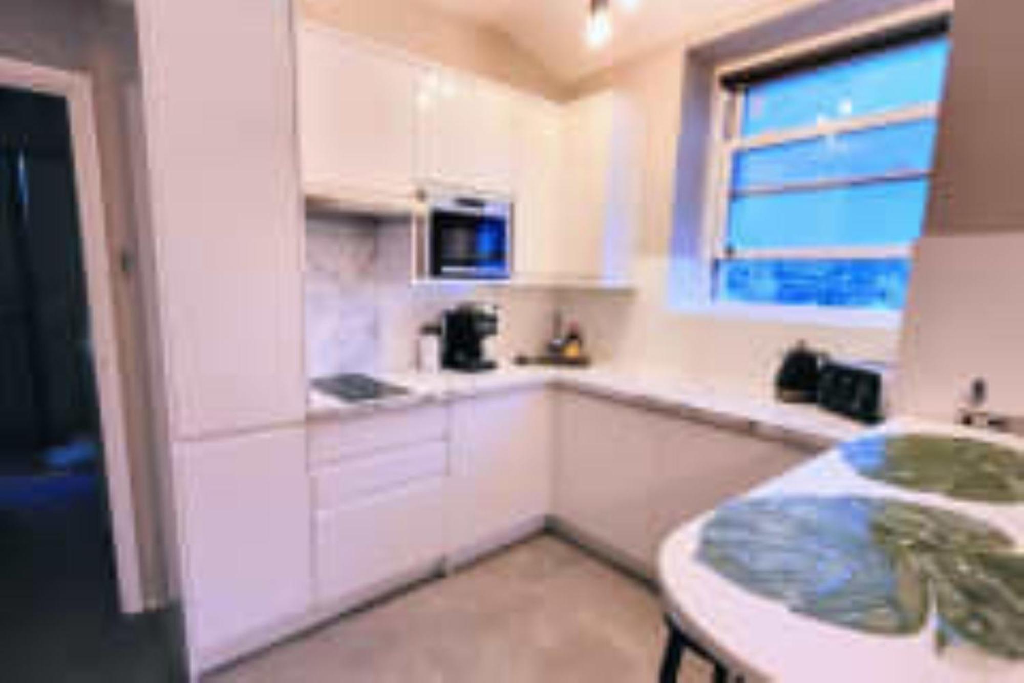 Innit Windsor Apartment *
