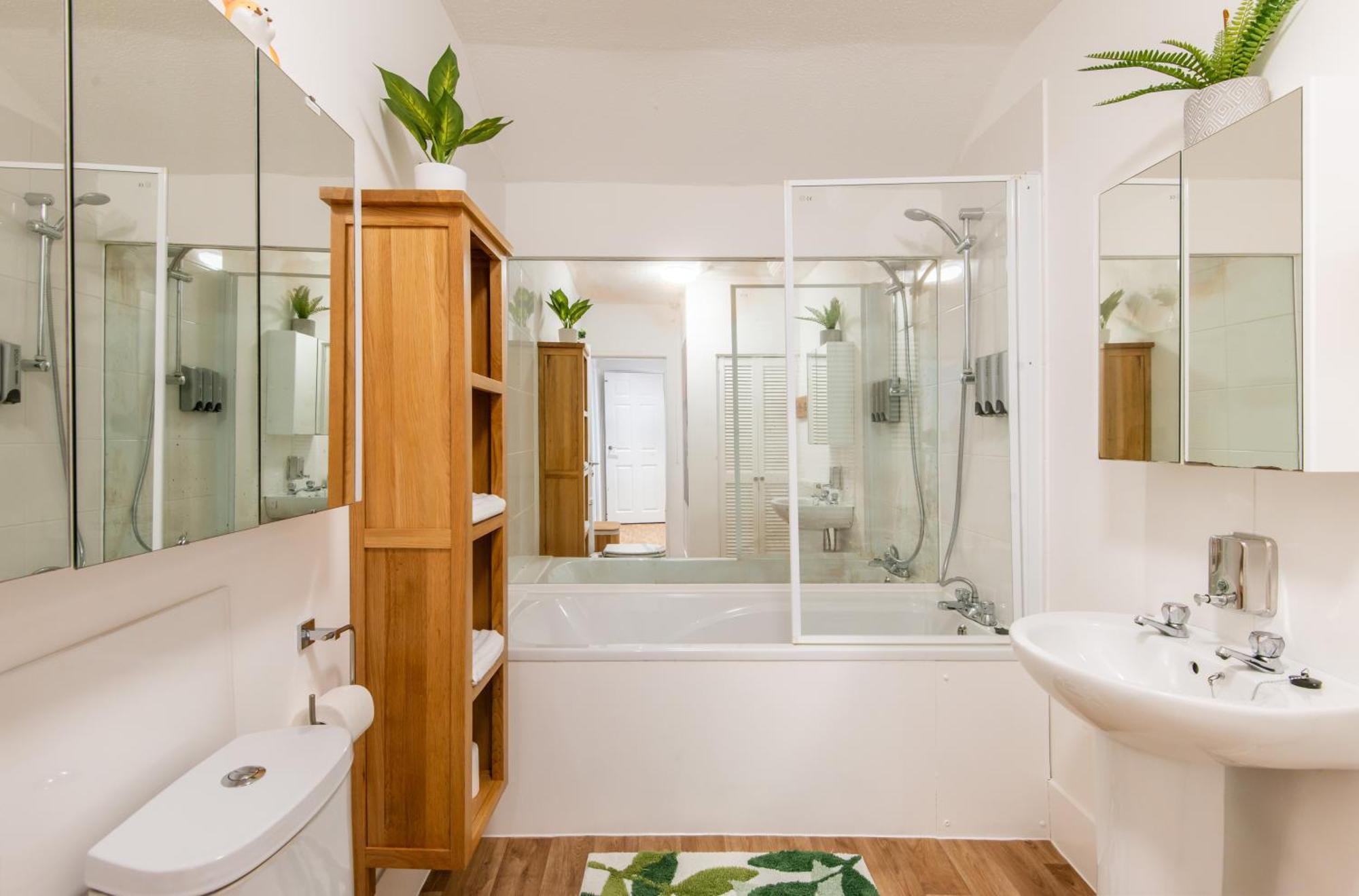 & - Group Or Family Fun Apartment