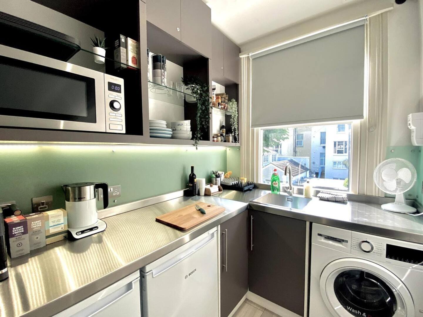 08 Beachside Beauty Steps From Cafes Apartment *