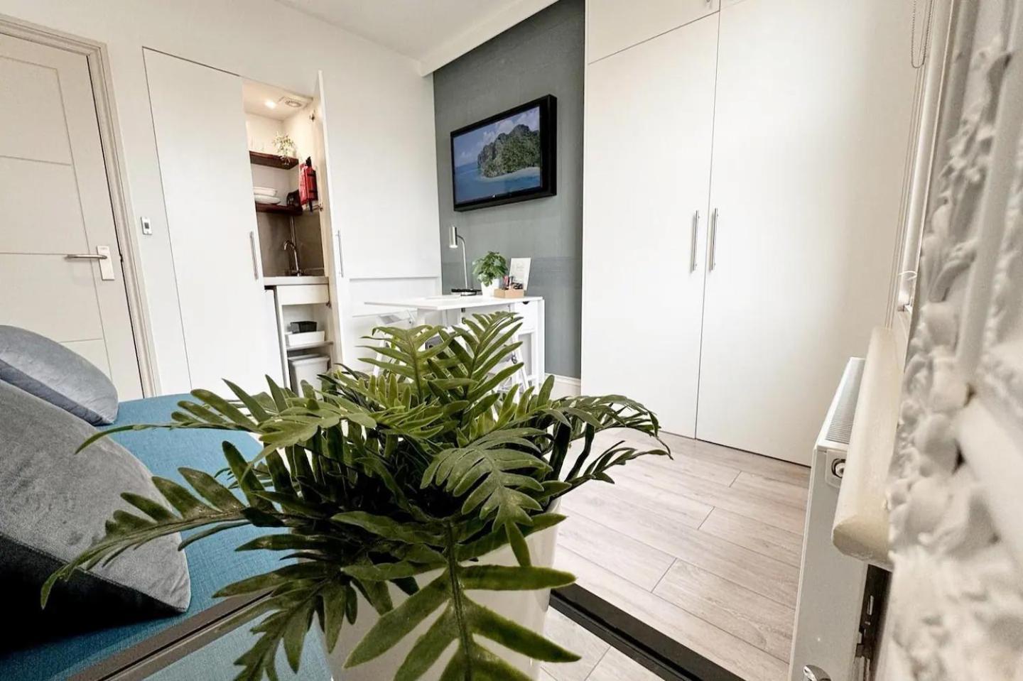 Apartment 05 Stylish Steps From Sea, Bars & Promenade *