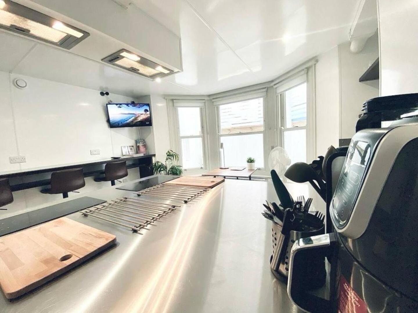 12 Luxury Living Chic Steps From * Brighton