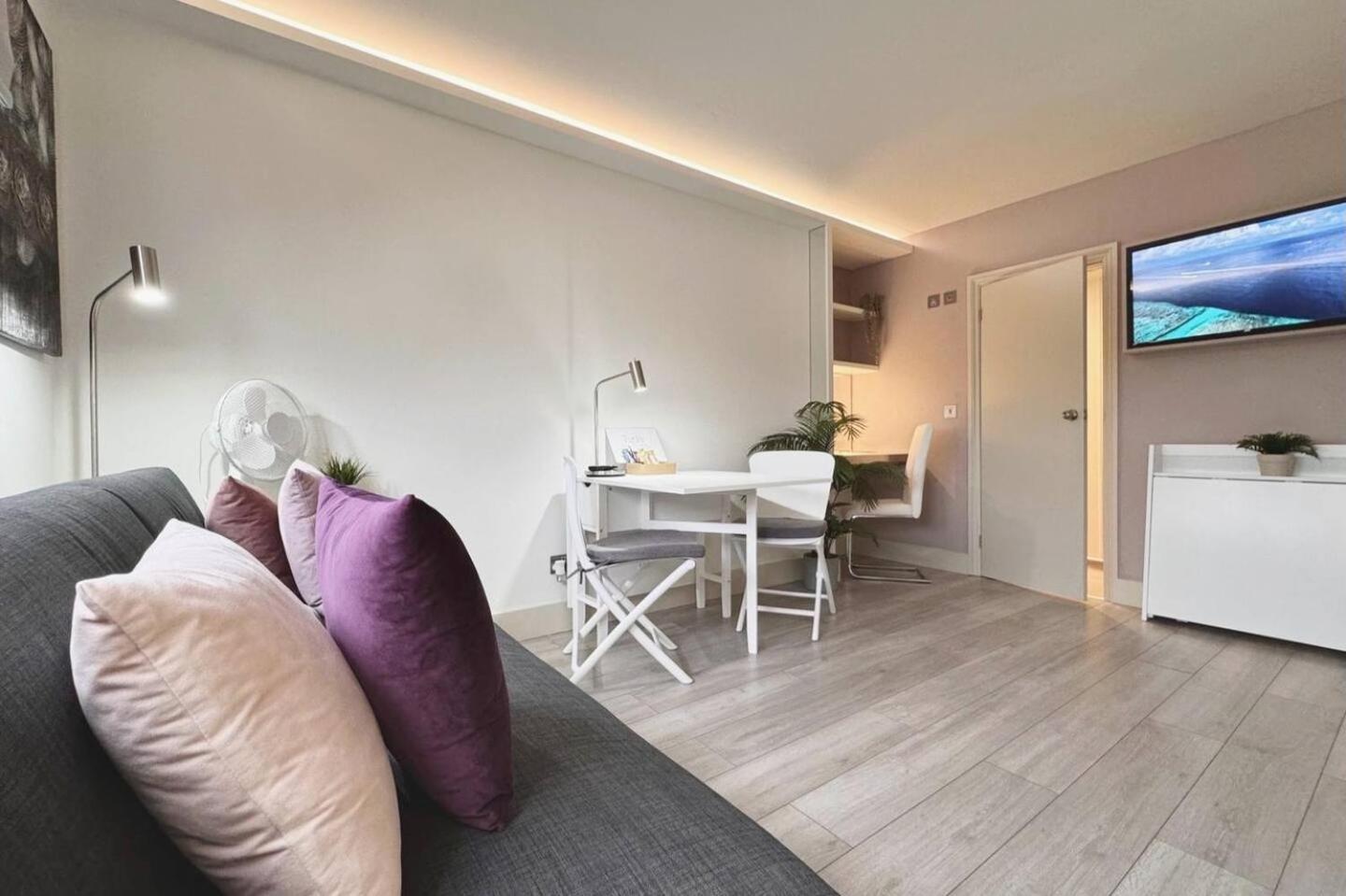 12 Luxury Living Chic Steps From Brighton