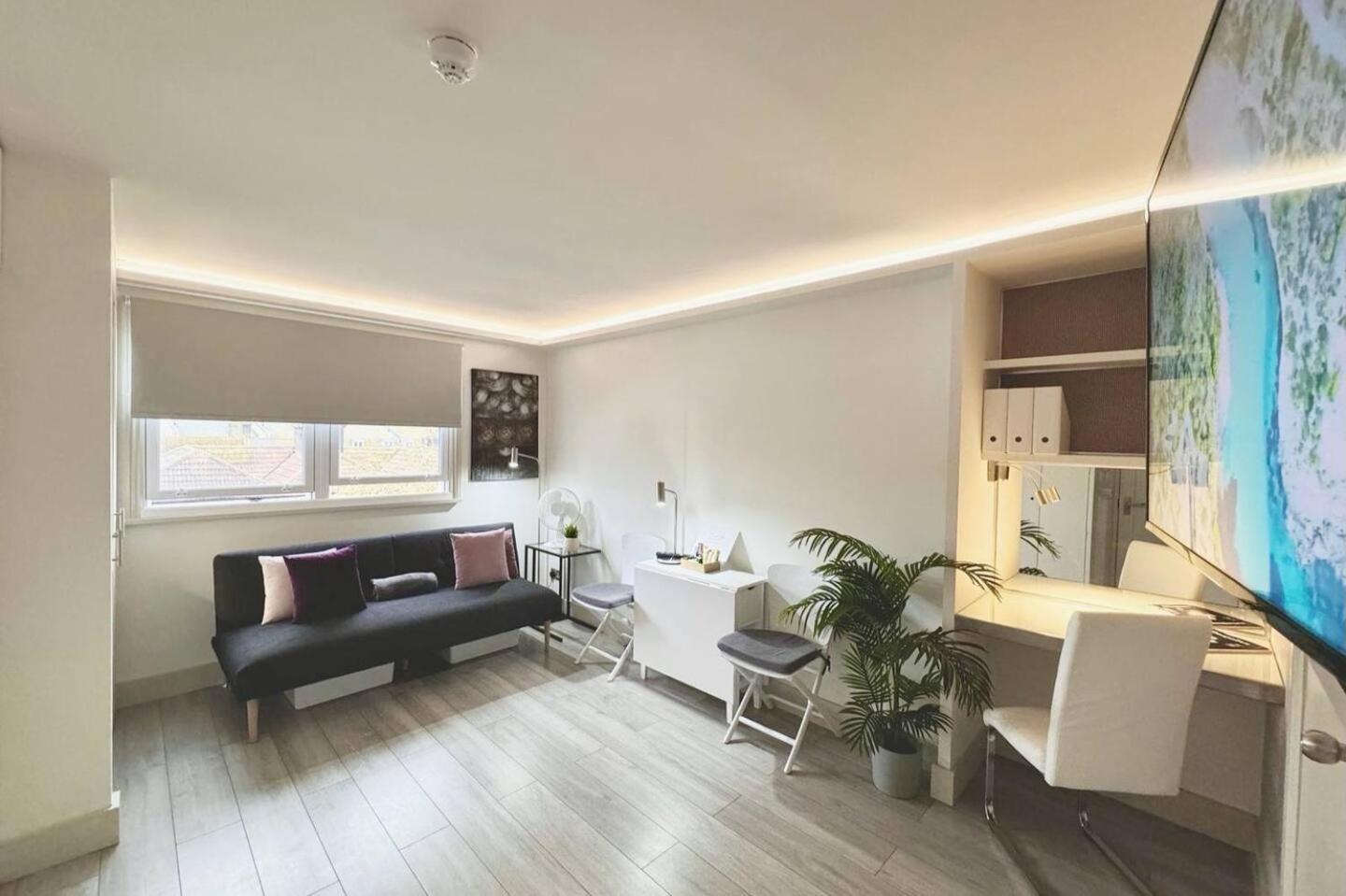 Apartment 12 Luxury Living Chic Steps From