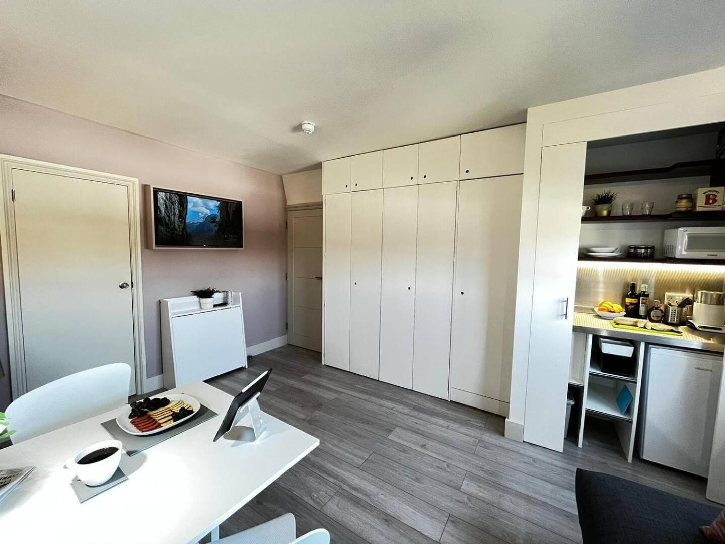 Apartment 12 Luxury Living Chic Steps From Brighton