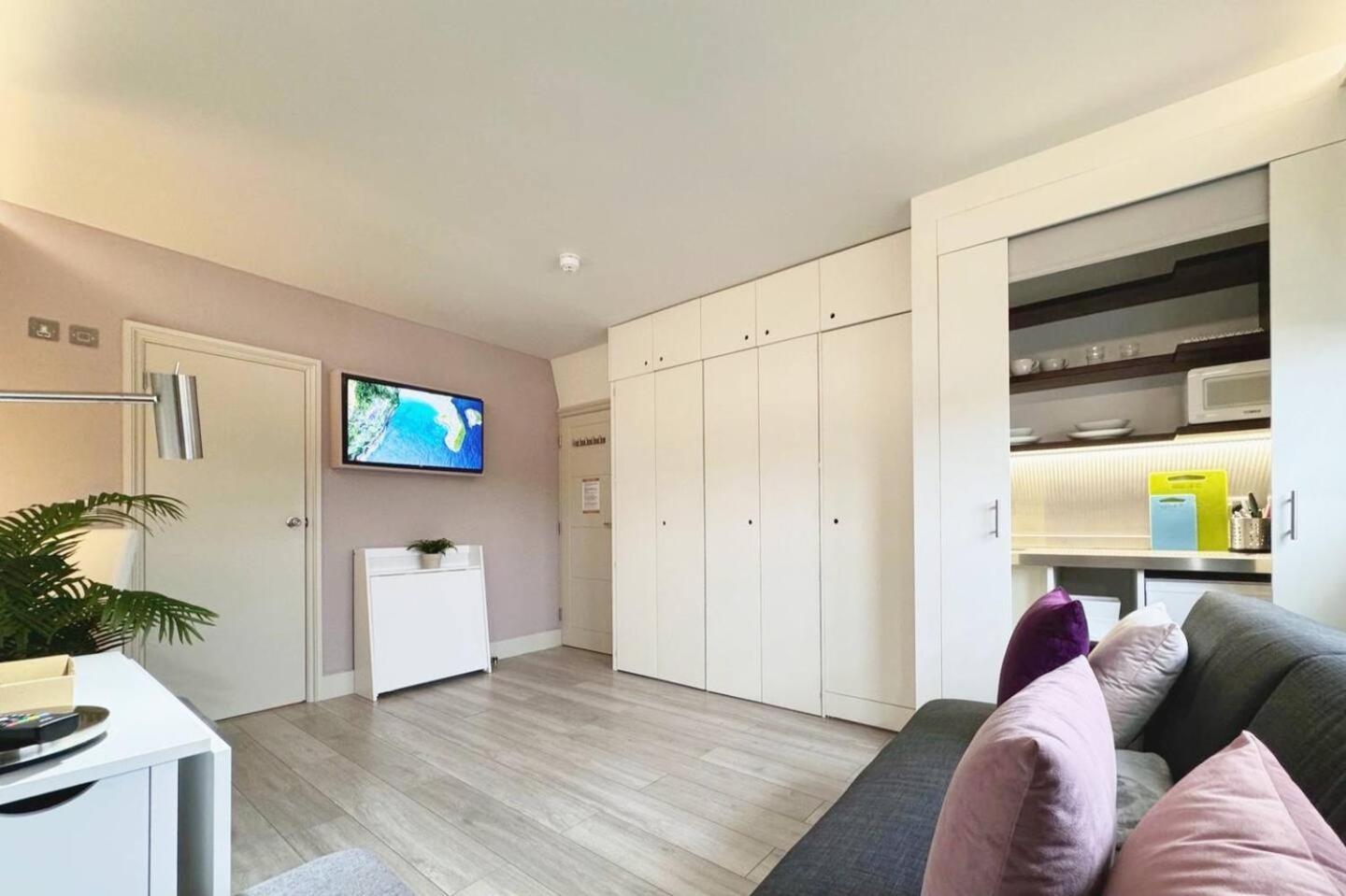 12 Luxury Living Chic Steps From Apartment Brighton