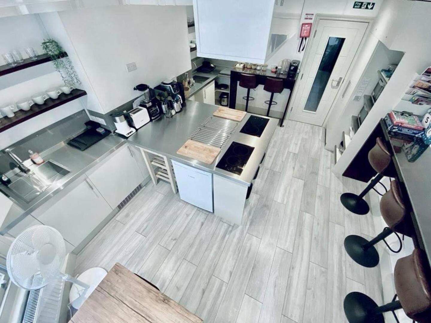 12 Luxury Living Chic Steps From Apartment *