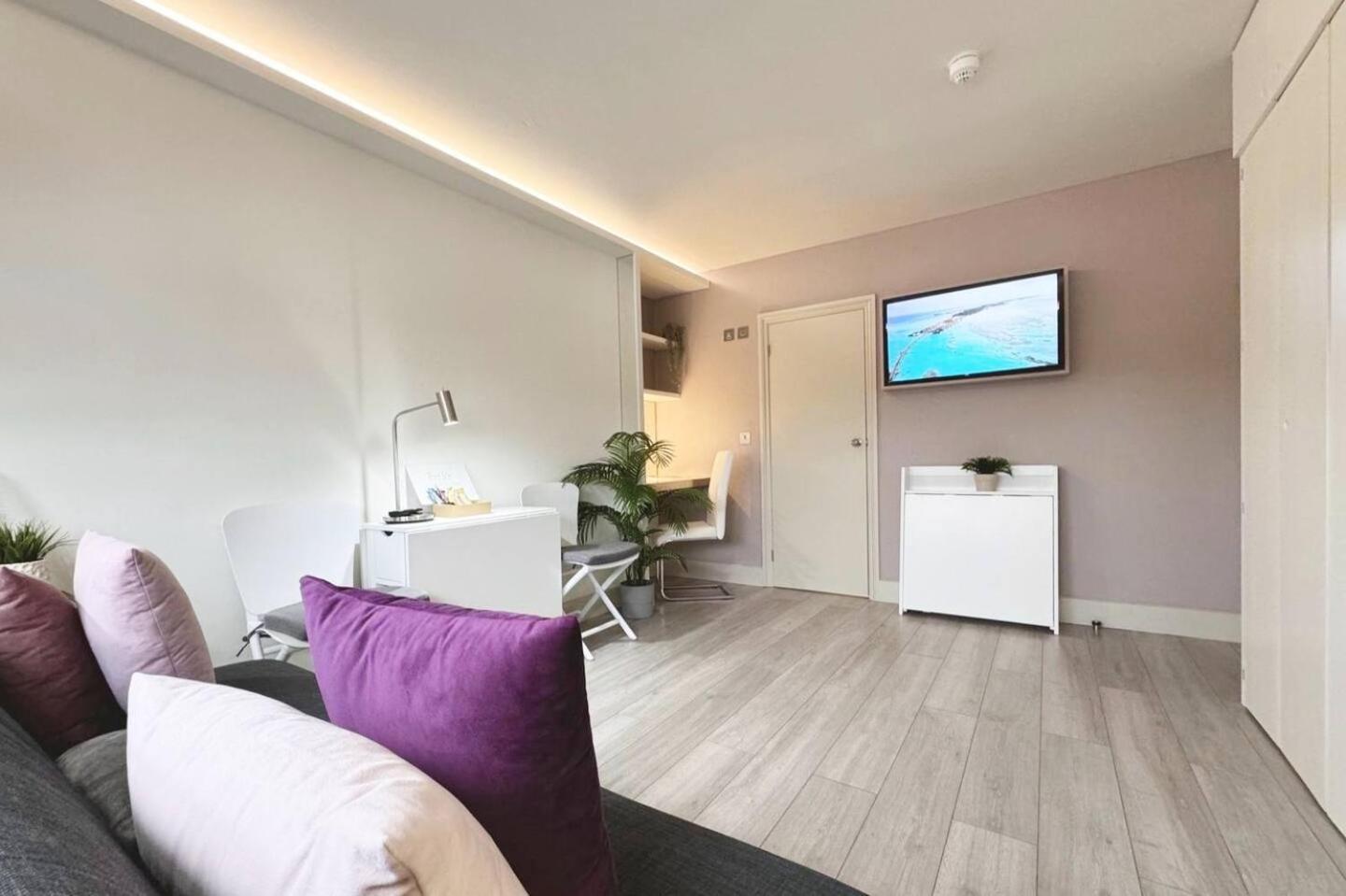 12 Luxury Living Chic Steps From Apartment Brighton