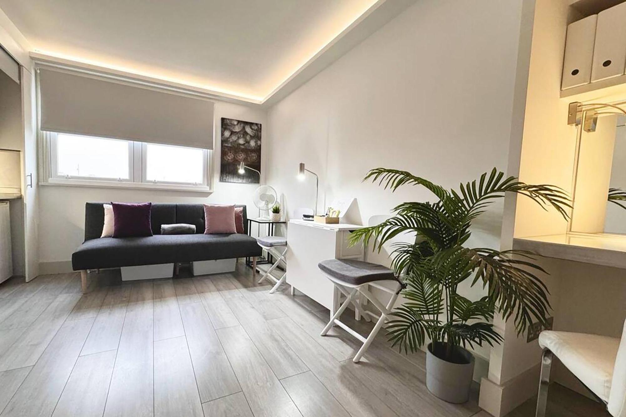 12 Luxury Living Chic Steps From Apartment *