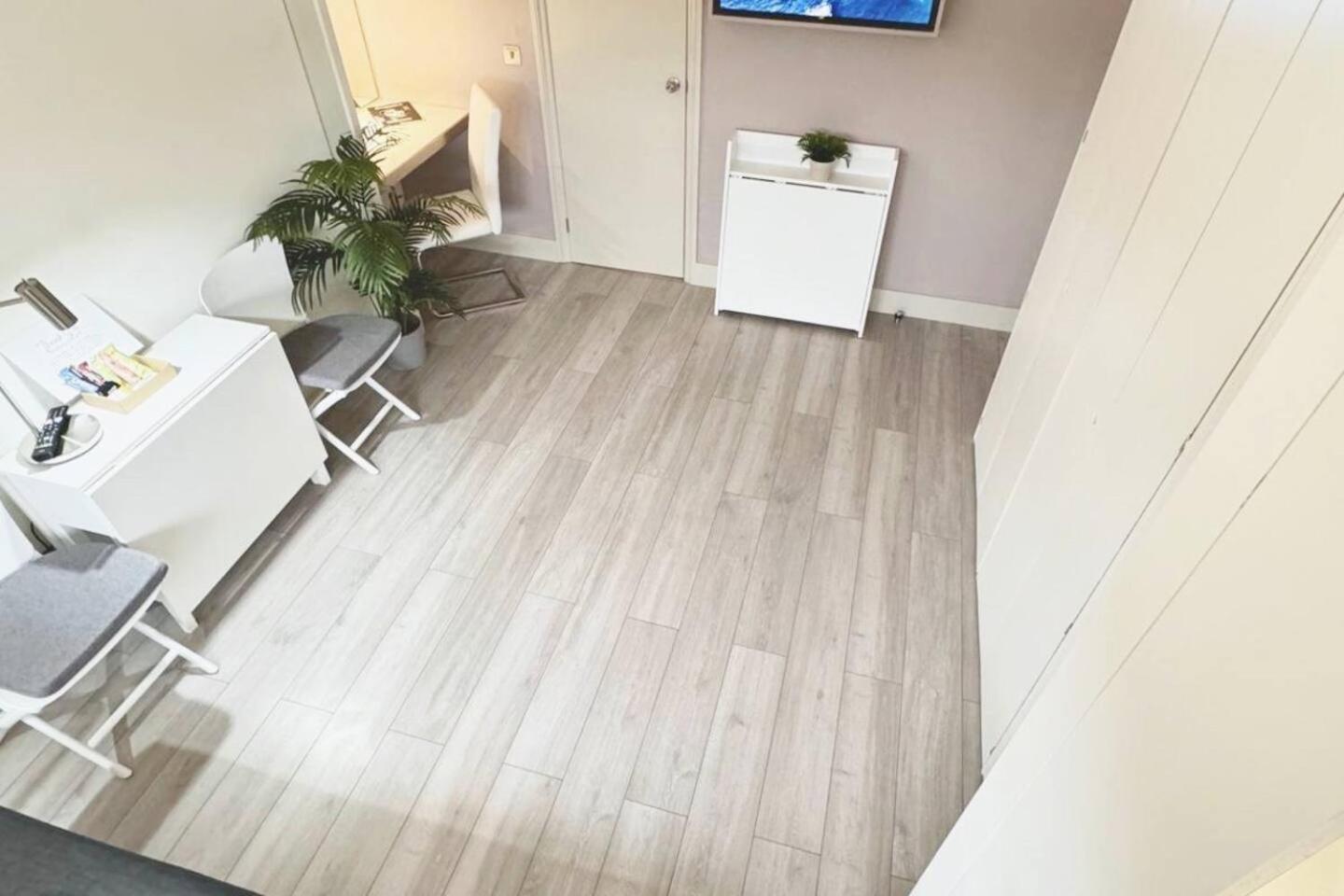 Apartment 12 Luxury Living Chic Steps From