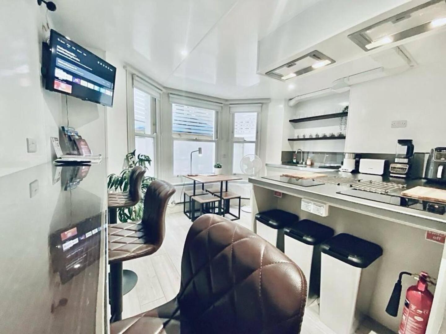 12 Luxury Living Chic Steps From Apartment Brighton