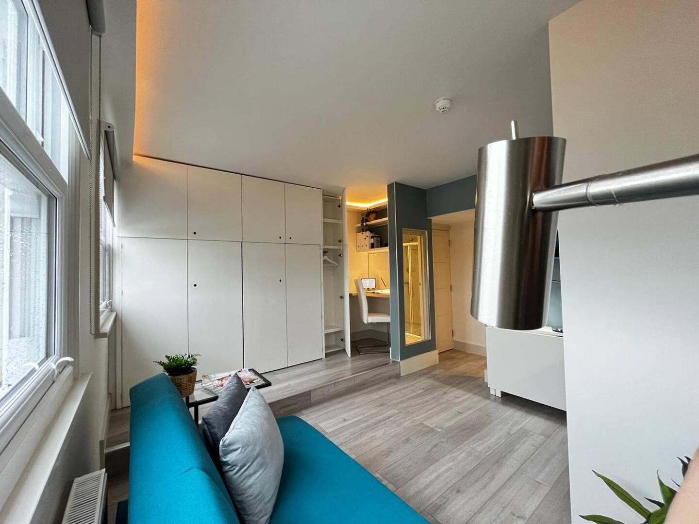 09 Stylish Steps From Sea & Promenade Apartment Brighton