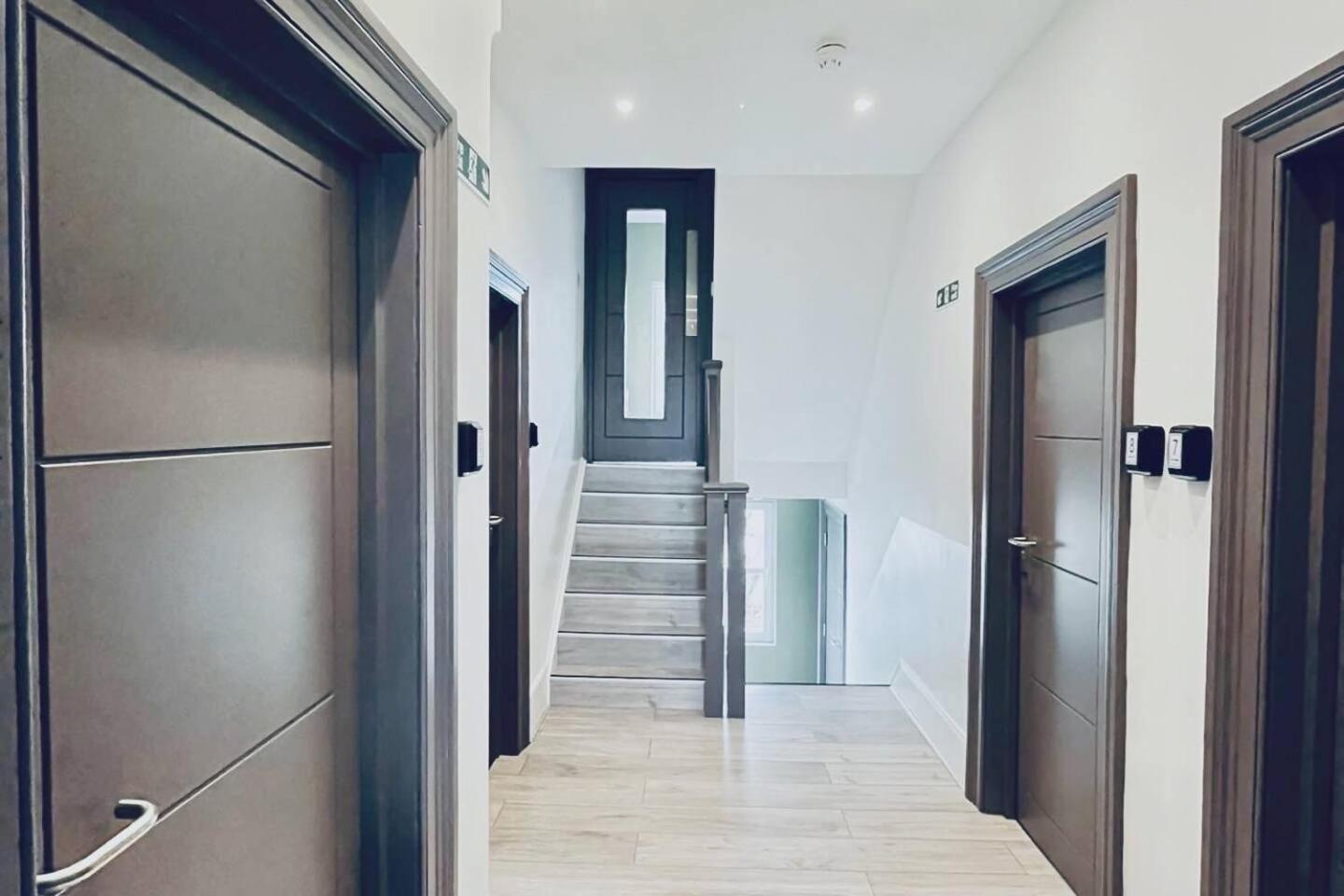 Apartment 09 Stylish Steps From Sea & Promenade