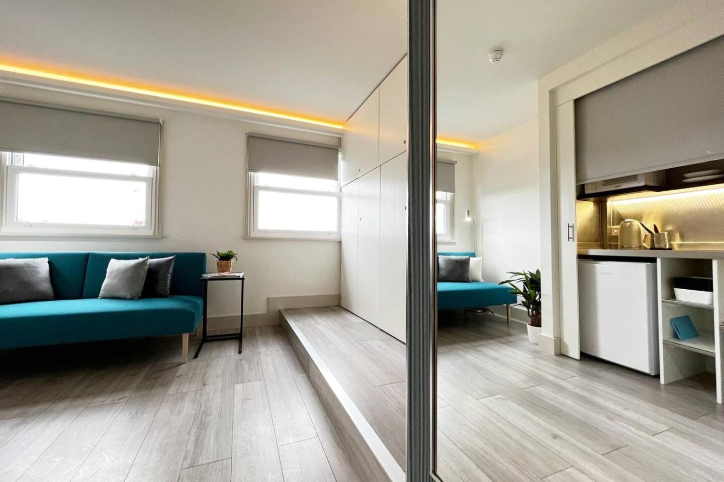 09 Stylish Steps From Sea & Promenade Apartment Brighton