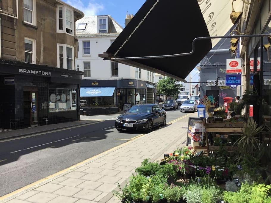 Seaside Garden Flat In Town Apartment