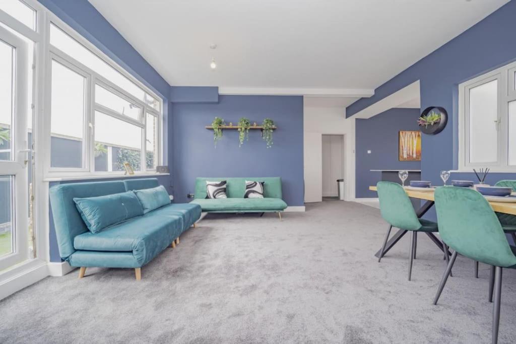 Flash Sale Special Offer Centre 2 Bedroom Flat Bn144cla01