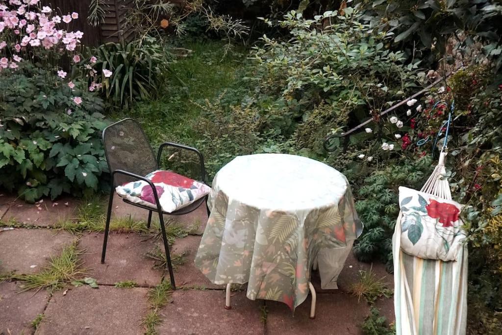 Cosy 1 Bedroom With Garden 2 Min From Seafront Apartment
