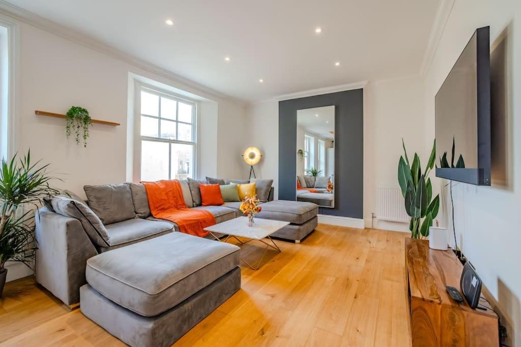 Free Parking Space 1 Car I I Two Bedroom I Sleep 6 Guests I Super Location Apartment *