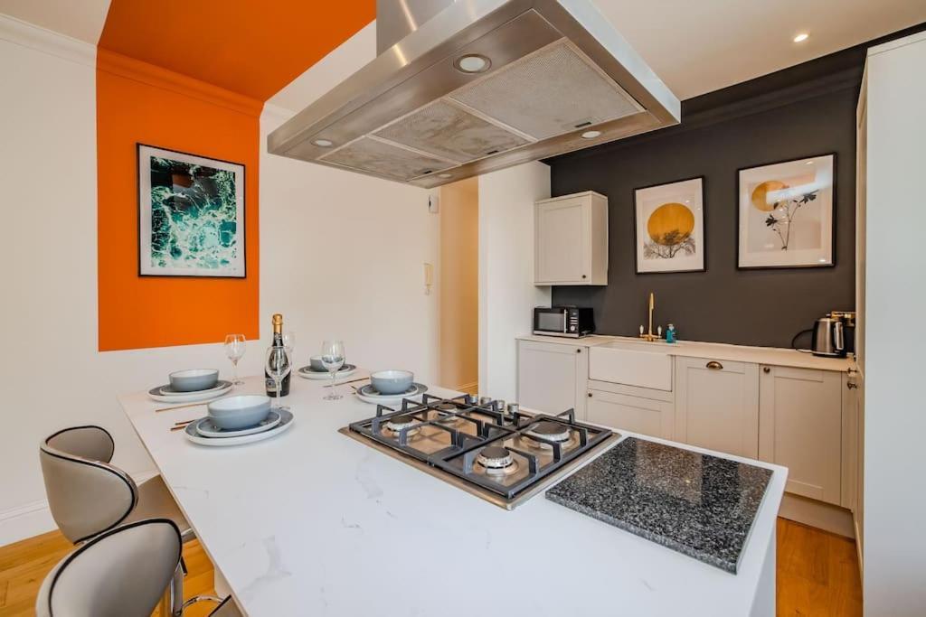 Apartment Free Parking Space 1 Car I I Two Bedroom I Sleep 6 Guests I Super Location