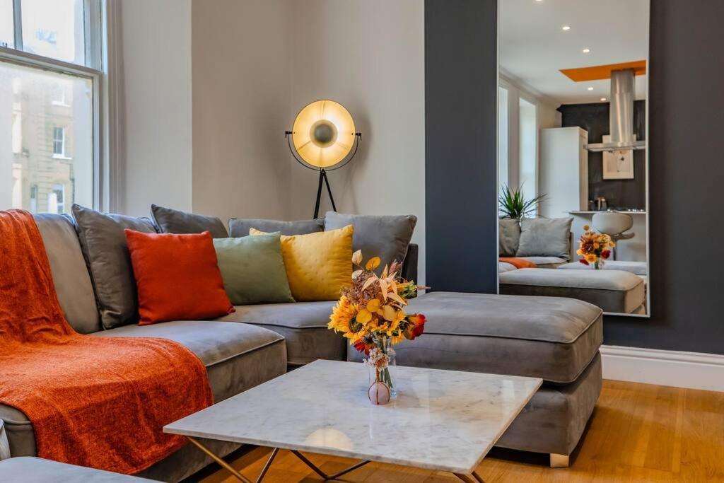 Apartment Free Parking Space 1 Car I I Two Bedroom I Sleep 6 Guests I Super Location