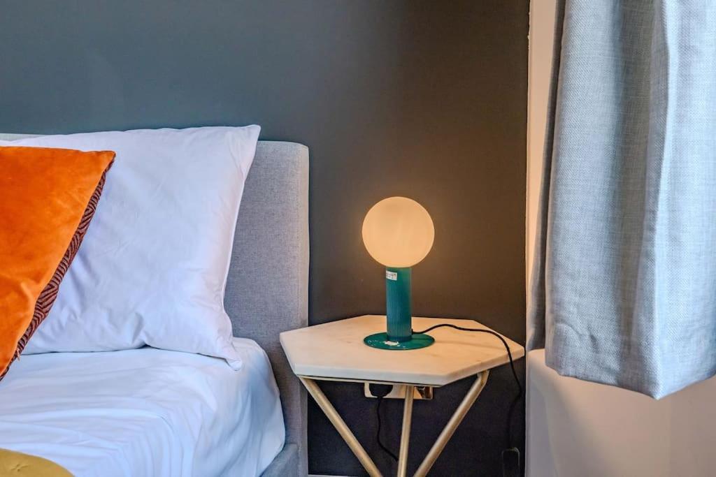 Free Parking Space 1 Car I I Two Bedroom I Sleep 6 Guests I Super Location Apartment *