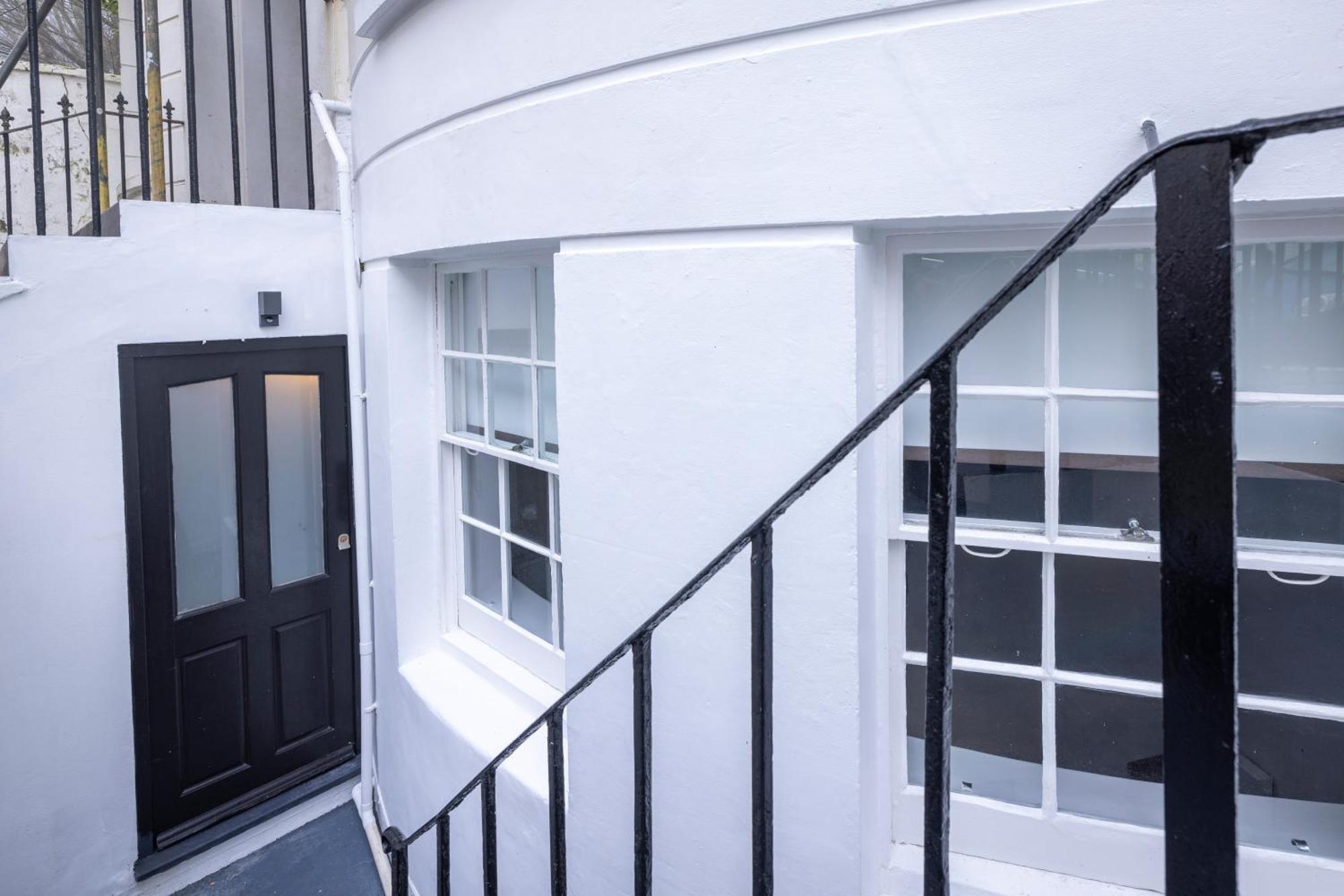 Luxury Studio Flat - Bn1 - Sleeps 4 * Brighton