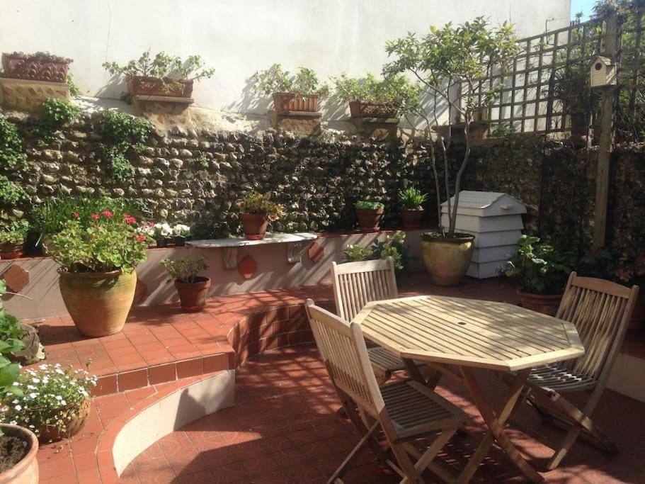 Seaside Garden Flat In Town *