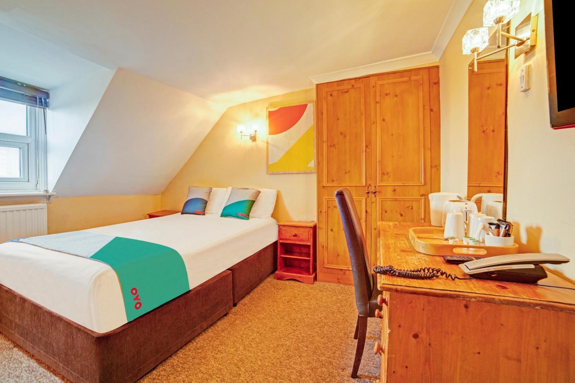 Hotel The Gullivers 3*